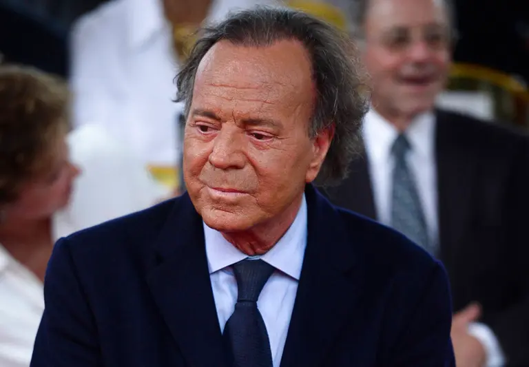 Julio Iglesias Emprende Acciones Legales Contra elDiario.es Tras Rechazo a Retractación por Reportaje