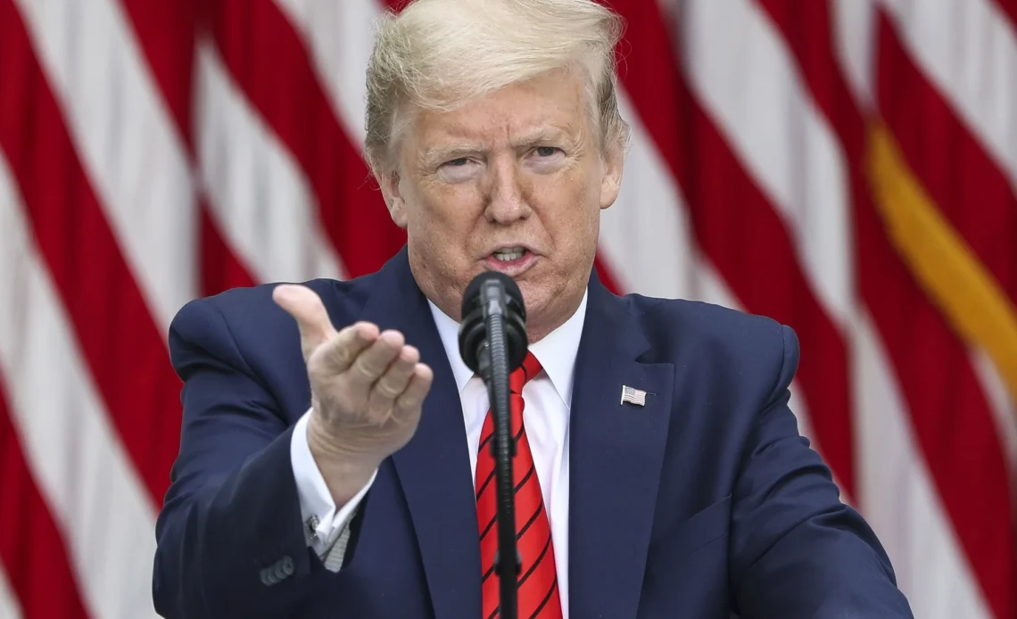 Trump Afirma que Sospechoso Muerto Cerca de la Casa Blanca Estaba "Obsesionado" con el Lugar