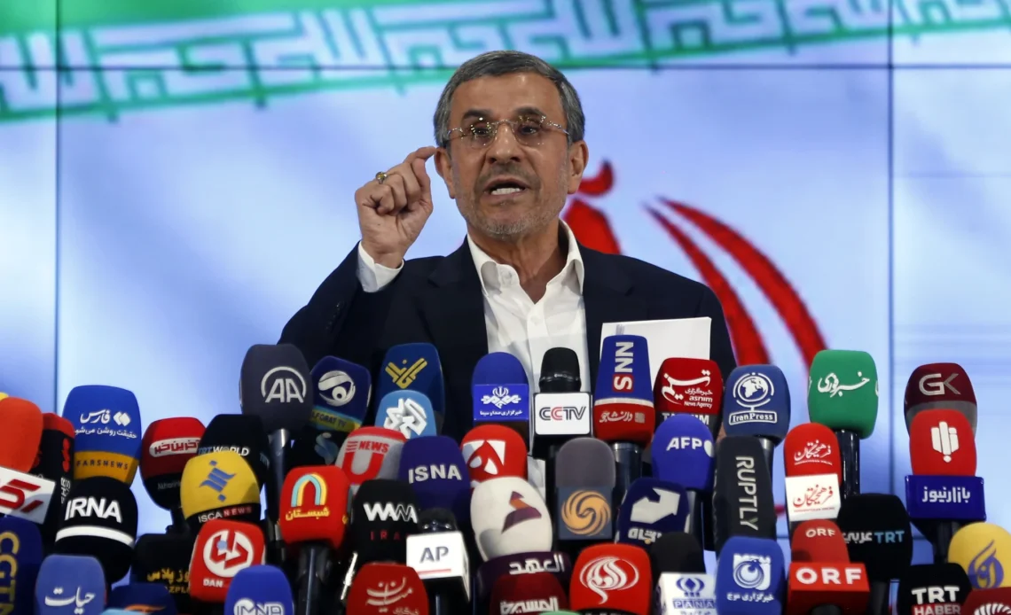 Informe: EE.UU. e Israel Habrían Considerado Apoyar a Ahmadineyad en Irán, Según el New York Times