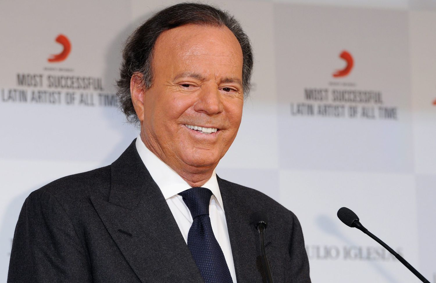 Julio Iglesias Anuncia Demanda Contra Yolanda Díaz por Declaraciones Difamatorias