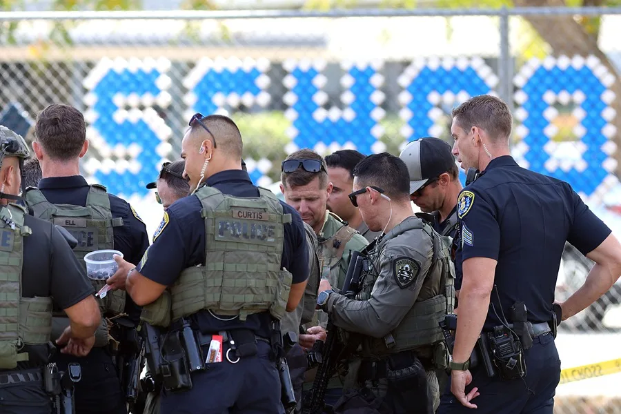 Armas y Manifiesto Confiscados en Residencias de Sospechosos del Ataque a Mezquita en San Diego