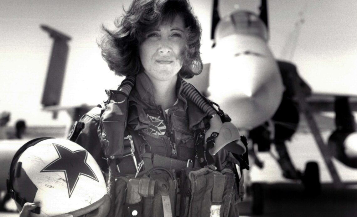 Tammie Jo Shults: La Piloto Veterana que Evitó una Tragedia Aérea y Salvó a 148 Pasajeros