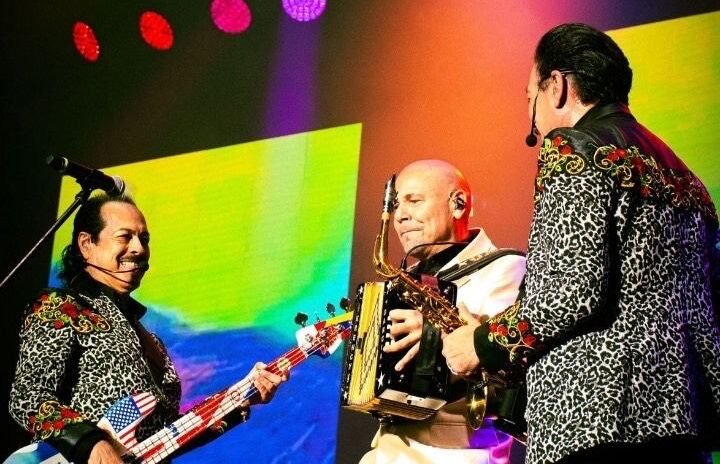 El Prodigio Brilla en el Concierto de Los Tigres del Norte en Santo Domingo