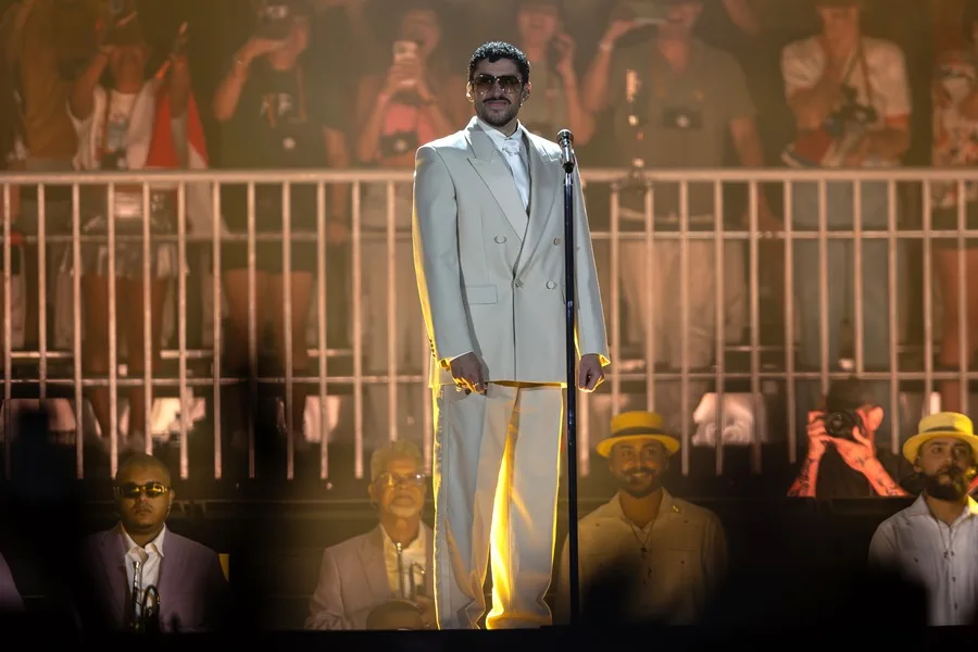 Bad Bunny Enciende Barcelona Antes de su Concierto en el Estadi Olímpic