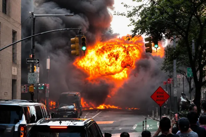 Vehículo en Explosión Cerca de Wall Street Desencadena Alarma en el Distrito Financiero de Nueva York