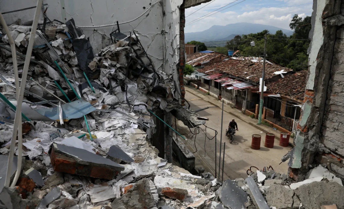 Incidentes con Drones Cargados de Explosivos Aumentan la Tensión en la Etapa Final de las Elecciones Colombianas