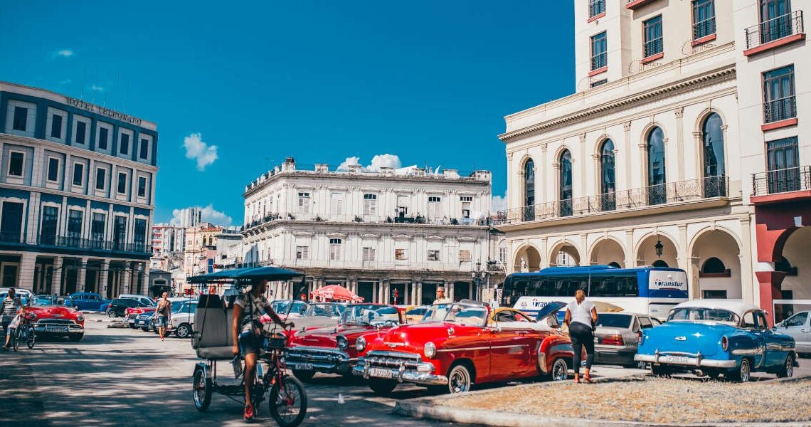 Turismo en Cuba Sufre Desplome del 56% en 2024 Tras un Abril con Escasos 30,000 Turistas