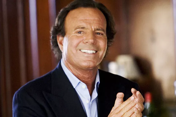 Julio Iglesias Demanda a elDiario.es por Artículos Publicados
