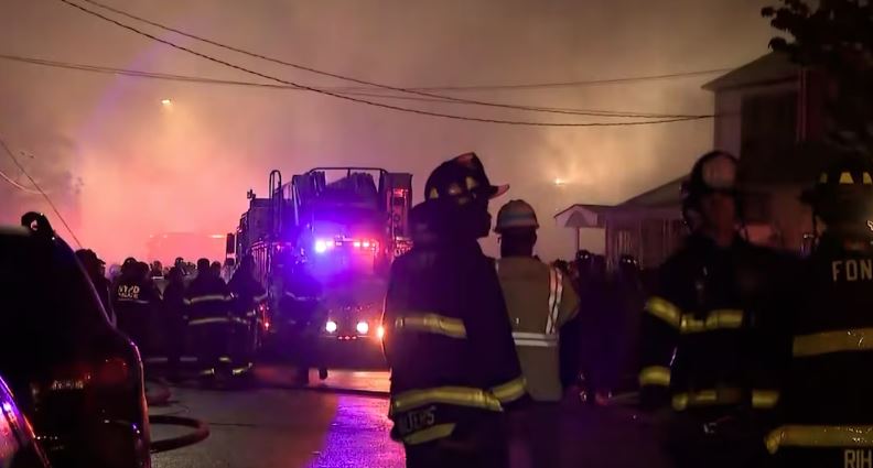 Tragedia en Astillero de Nueva York: Un Fallecido y Decenas de Heridos por Incendio y Explosiones