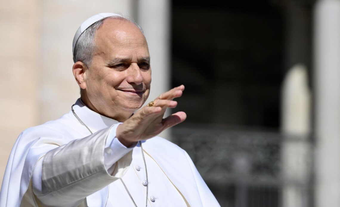 Papa León XIV Insta a Transformar el Sistema Económico para Proteger el Planeta y Combatir la Contaminación Mafiosa en Italia