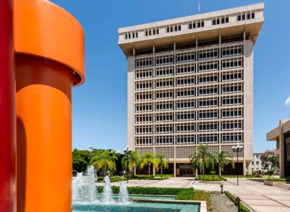 Disminuye el efectivo en circulación en RDNULL mil millones en la República Dominicana ante el alza inflacionaria