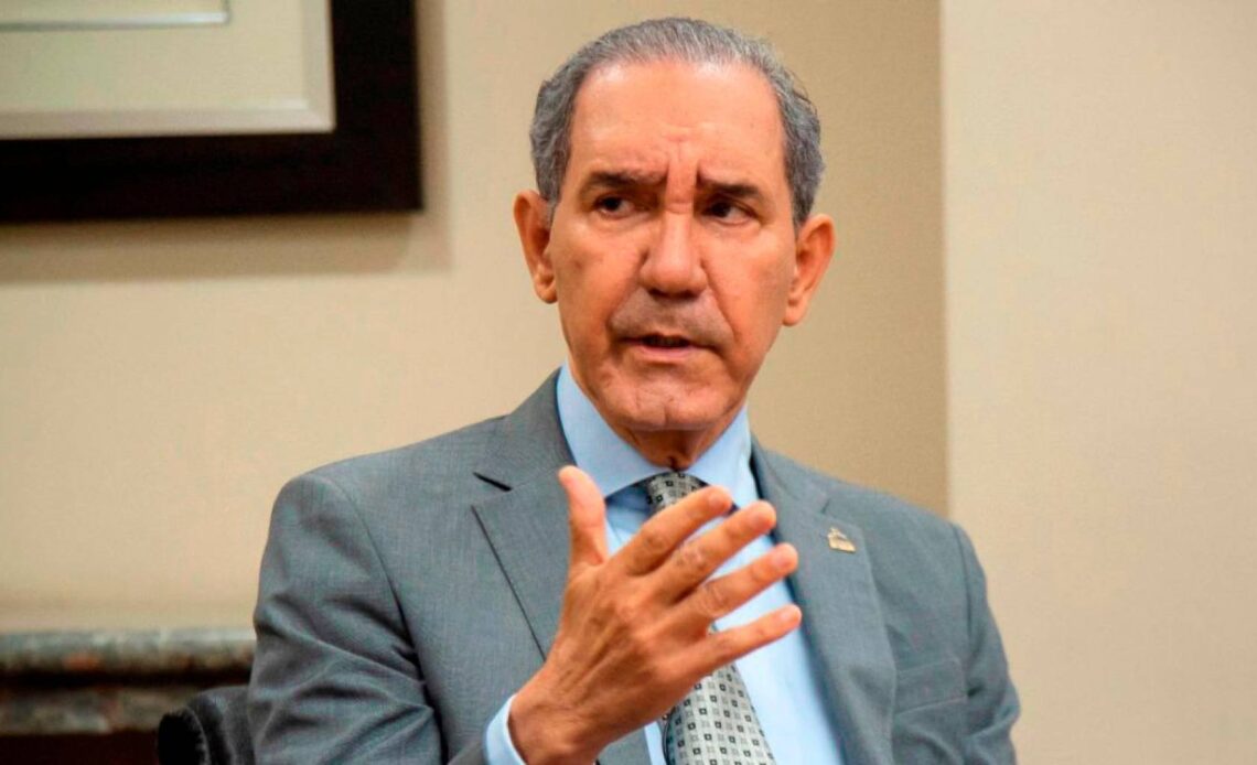 Exministro denuncia suplantación de identidad y solicitud de dinero fraudulenta vía WhatsApp