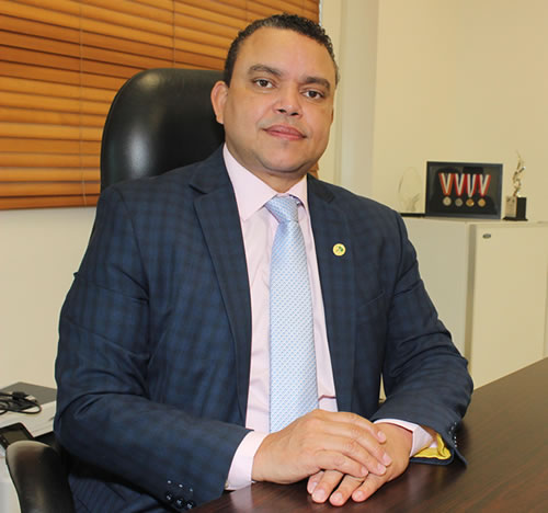 Director del SNS reconoce déficit de psiquiatras y anuncia expansión de recursos para la salud mental
