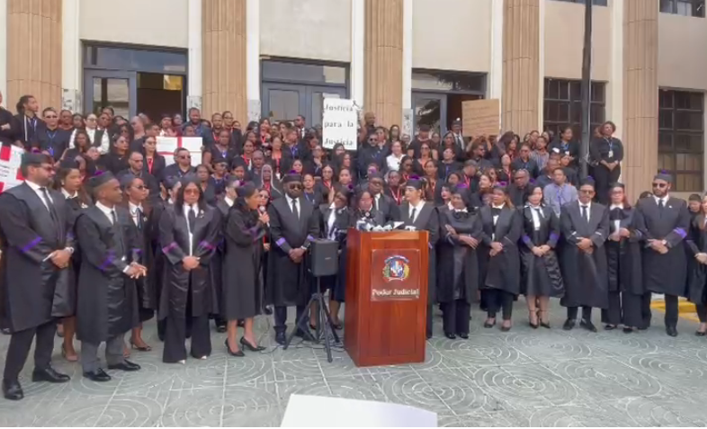 Protestas de Jueces y Personal Administrativo por Crisis en el Sistema Judicial