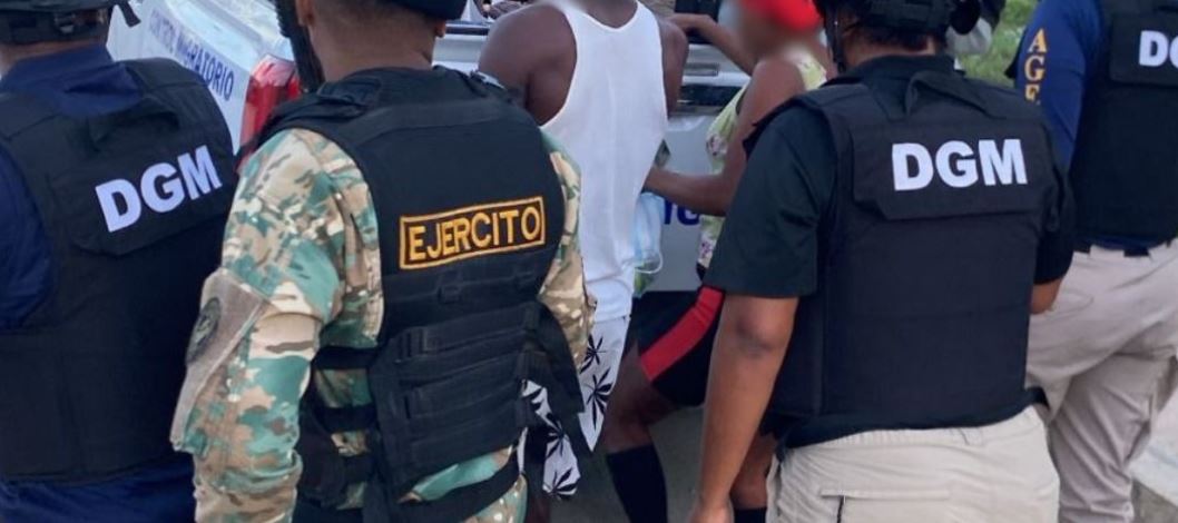 República Dominicana detiene a cientos de extranjeros y deporta a casi mil haitianos