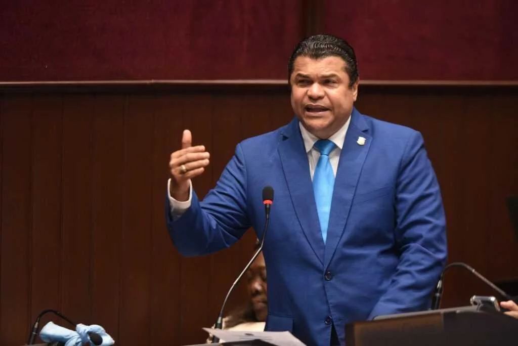 Diputado Tobías Crespo Cuestiona a Amnistía Internacional por Opiniones Sobre Políticas Migratorias