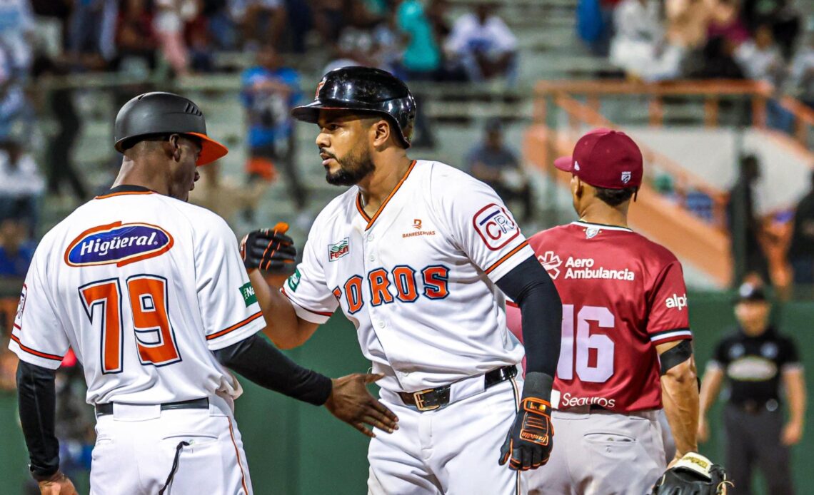 Jeimer Candelario Regresa a las Filas de los Toros