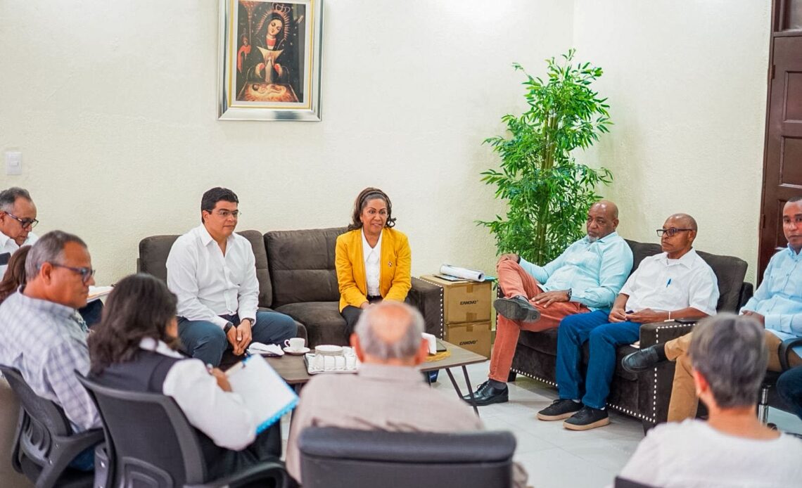 Fellito Suberví Acuerda con Empresarios de Sánchez Ramírez Avances en Acueducto y Trasvase Cotuí-Santo Domingo