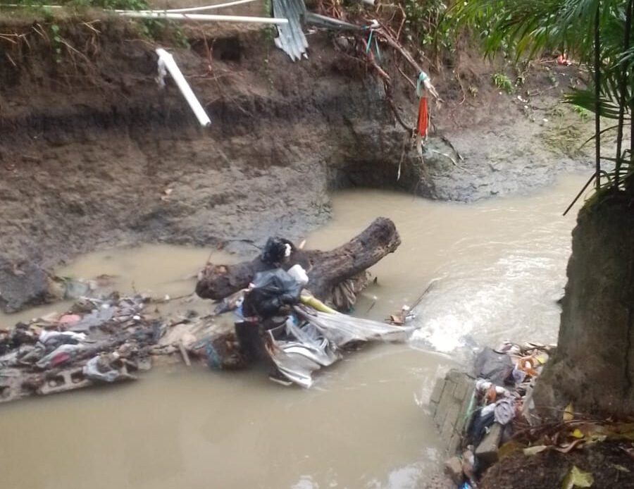 Vecinos de Palmarejo alertan sobre peligro de derrumbe y solicitan acción inmediata