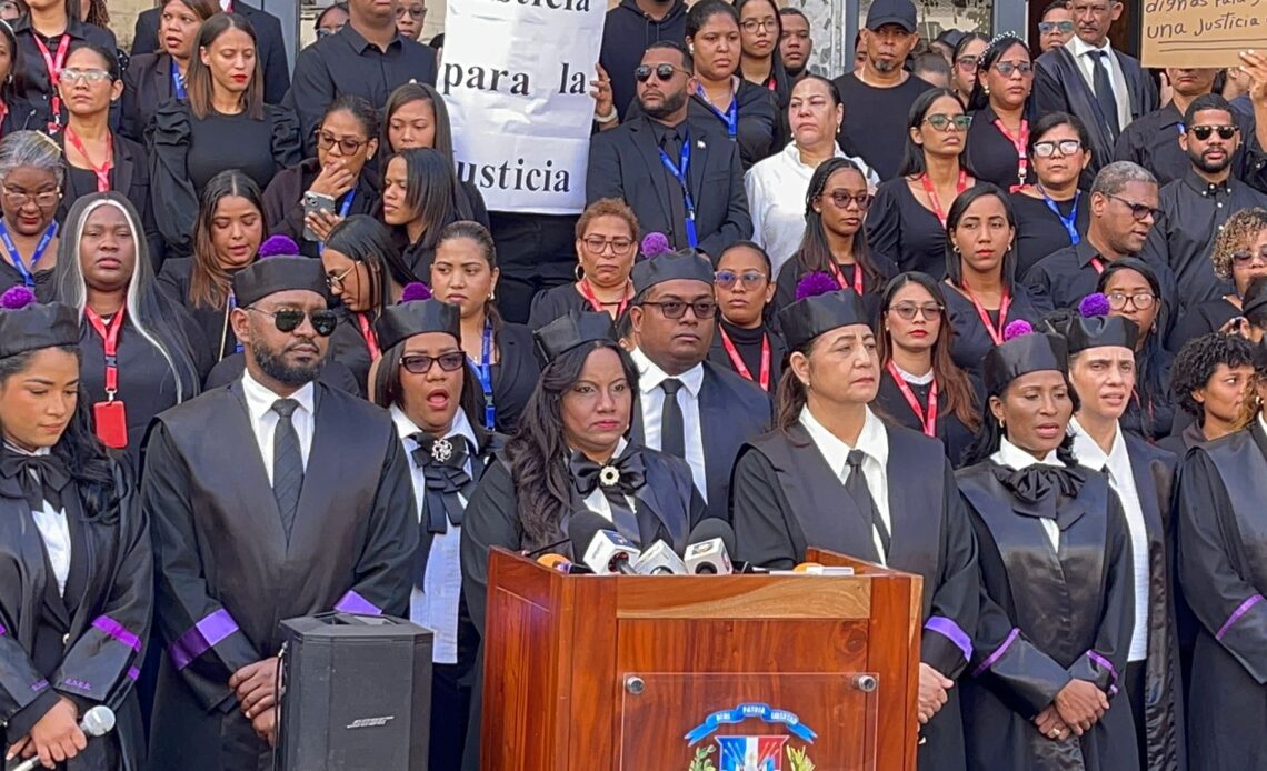 Fiscales Dominicanas Solidarias con Huelga Judicial y Demandan Mejoras en el Sistema de Justicia
