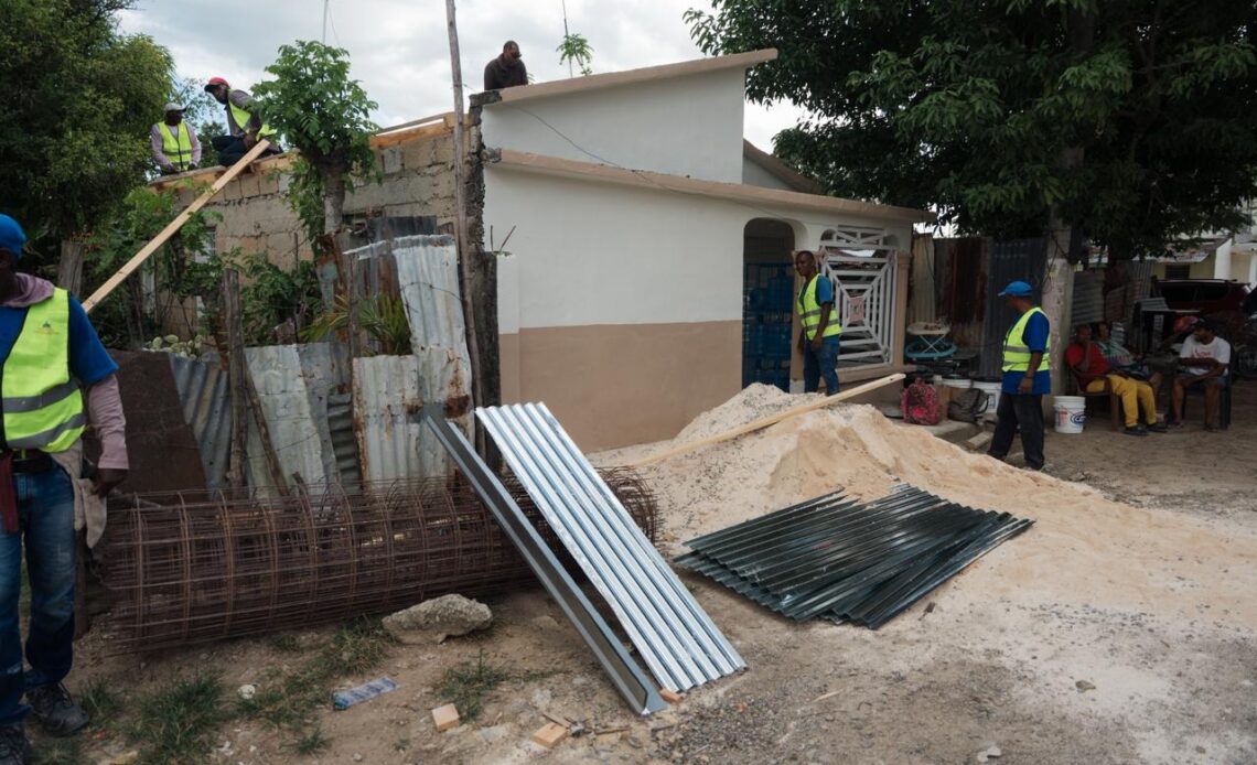 MIVHED relanza el programa "Dominicana se Reconstruye" en Hato Mayor, renovando más de 400 casas