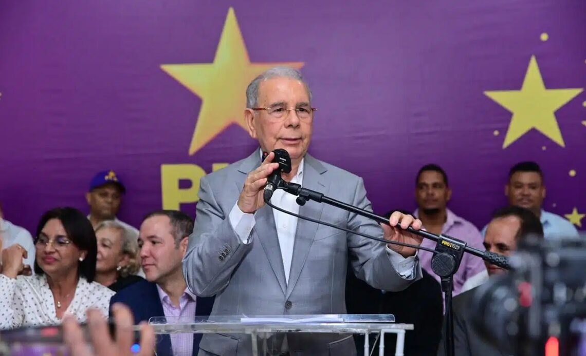 Danilo Medina Cuestiona Veto a Encuestas y Sugiere Temor del Gobierno a la Realidad