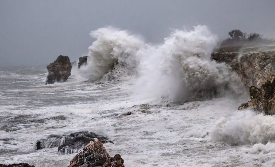 COE Alerta Sobre Oleaje Adverso y Aconseja Precaución a Embarcaciones