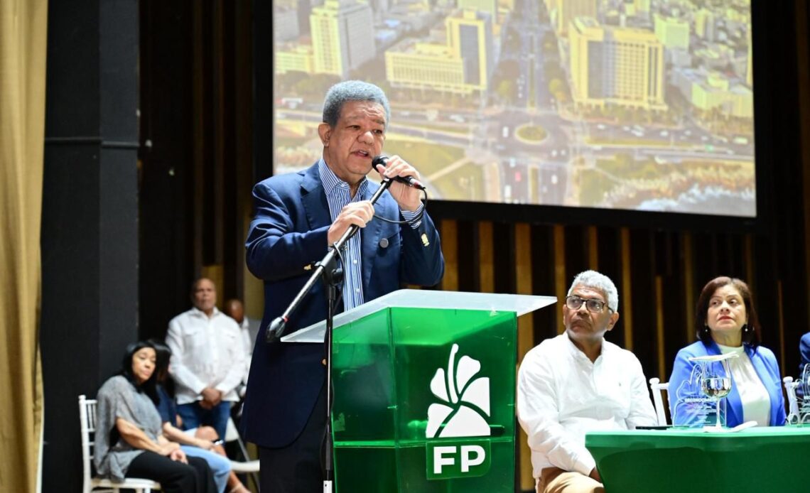 Fernández critica al PRM por anteponer agenda política al bienestar del país