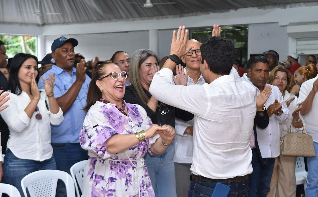 Wellington Arnaud Consolida su Proyecto Político con Reunión de Dirigentes del PRM en Santiago