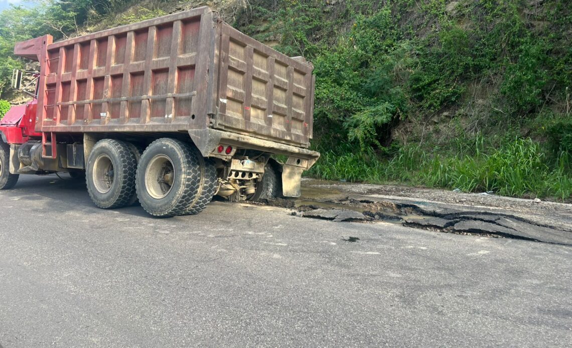 Colapso en Carretera Mao-Santiago Rodríguez Recién Inaugurada Desata Denuncias