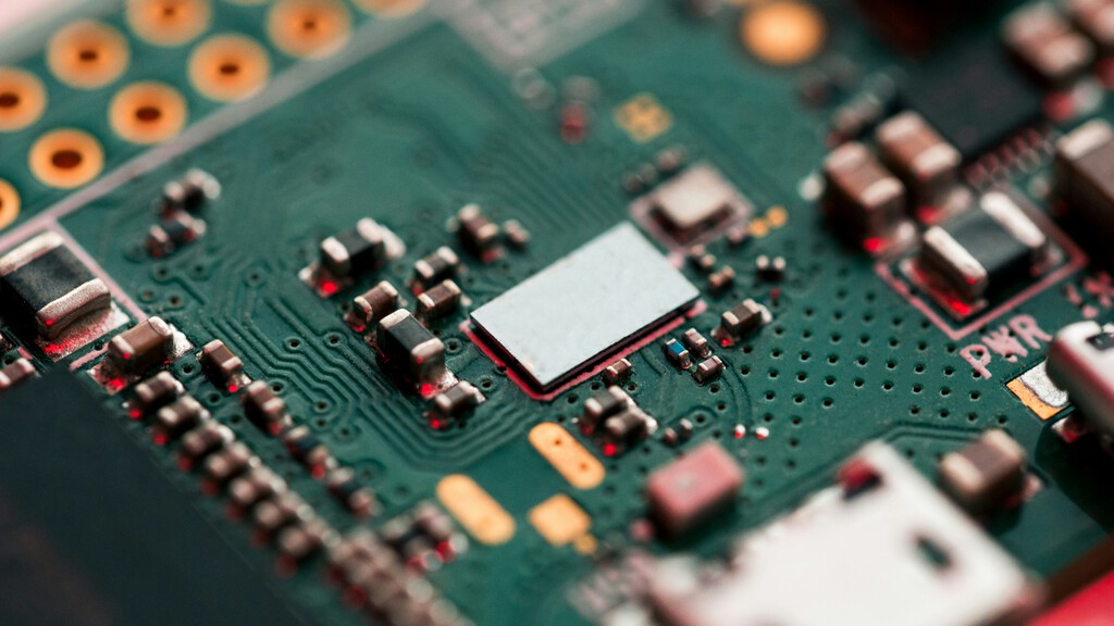 El bloqueo de Ormuz amenaza el suministro de materiales clave para la fabricación de chips