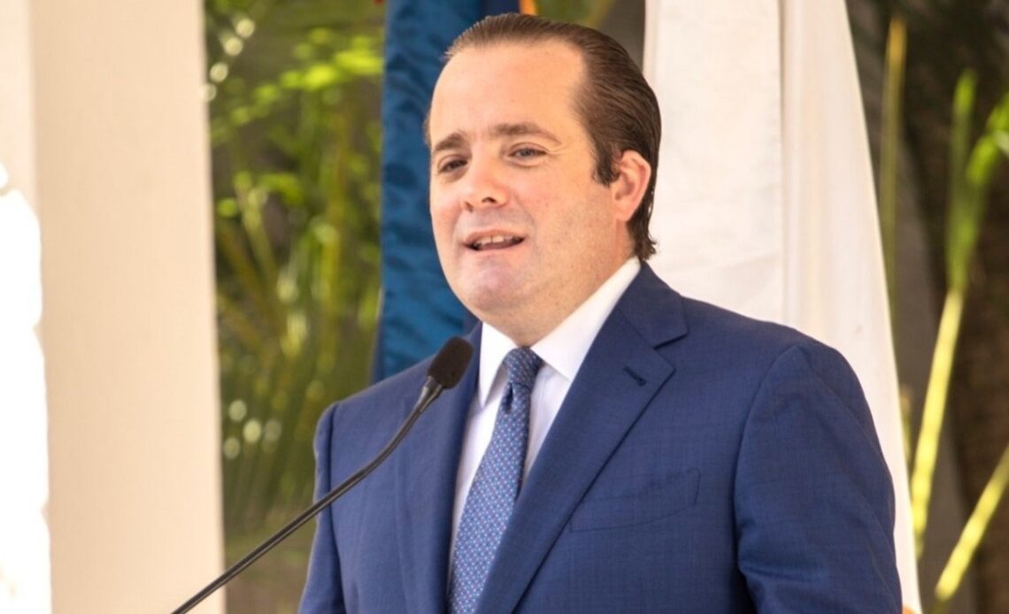 Paliza Rebate a Medina: PLD Involucrado en Debate sobre Regulación de Encuestas