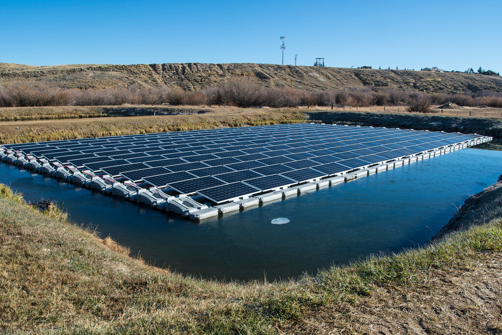 Tribunal Supremo Anula Decreto sobre Paneles Solares Flotantes en Embalses por Defecto de Forma