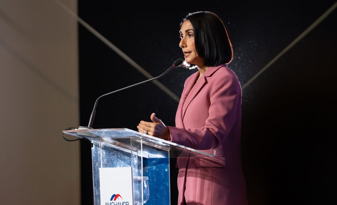 Raquel Arbaje Subraya la Relevancia de la Colaboración y la Responsabilidad Compartida para el Progreso Nacional en AMCHAMDR