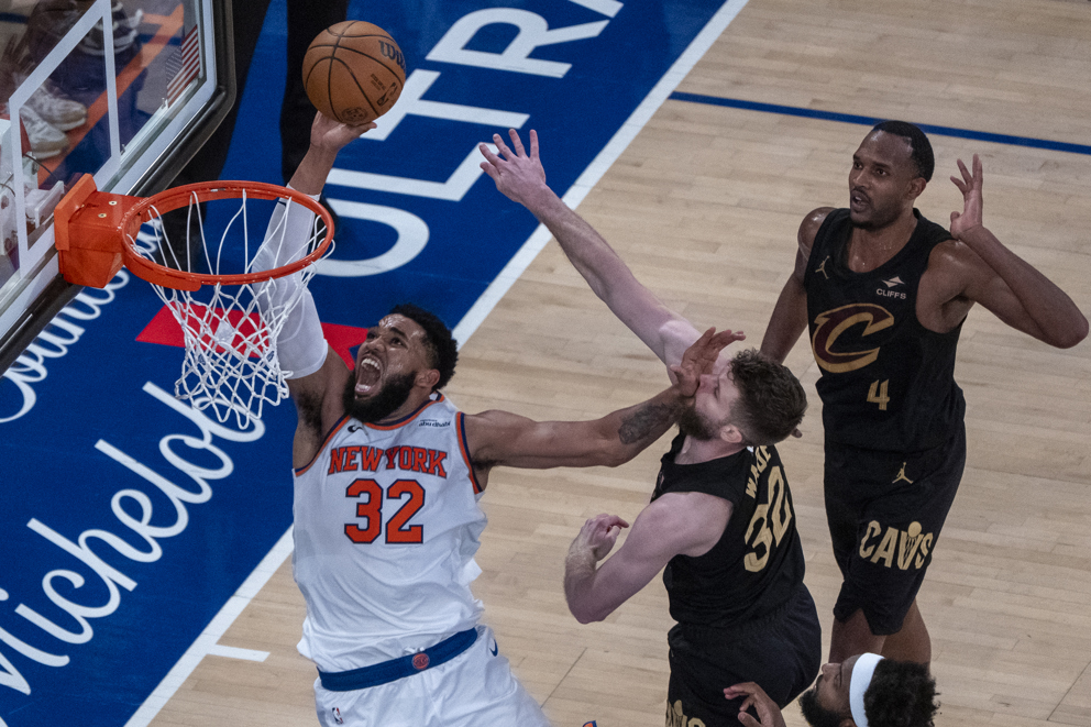 Knicks Completan la Serie Contra Cleveland y Aumentan las Aspiraciones de Campeonato Después de Décadas
