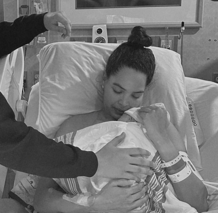 Kimberly Jiménez da la bienvenida a su primogénito y festeja su primer Día de la Madre