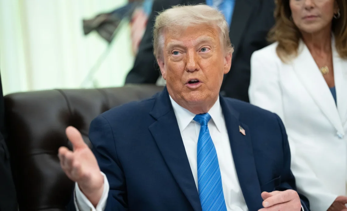 Trump Conversó Directamente con Funcionarios Iraníes Durante Bombardeos, Reporta Fox