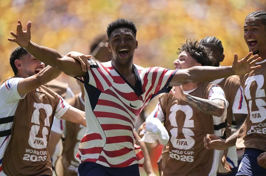 Estados Unidos Vence a Australia 2-0 y Asegura su Pase a Octavos del Mundial