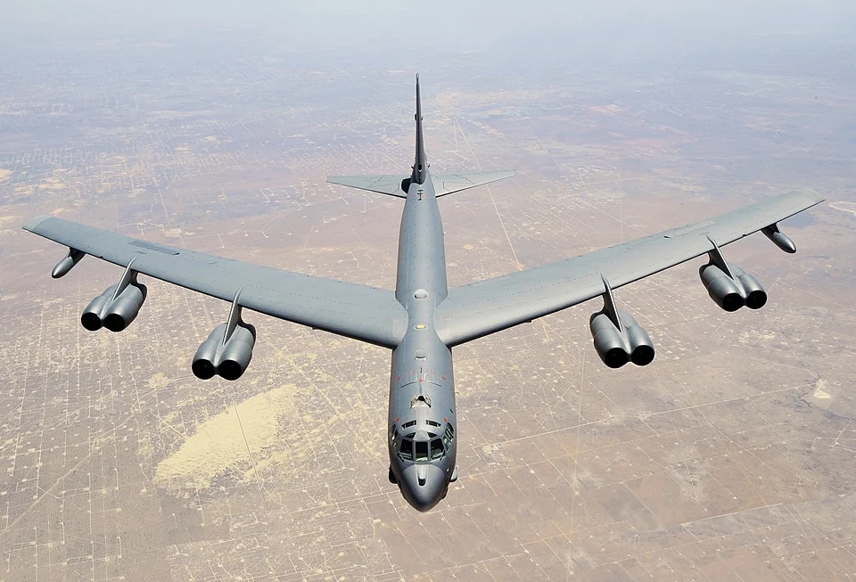 Bombardero B-52 Sufre Accidente Tras Despegue en Base Aérea de California