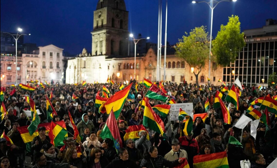 Ciudadanos Bolivianos en La Paz Demandan el Fin de los Bloqueos Viales