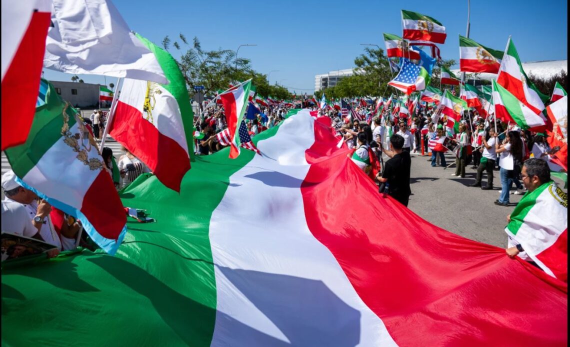 La comunidad iraní en EE. UU. se debate entre apoyar o protestar durante el Mundial