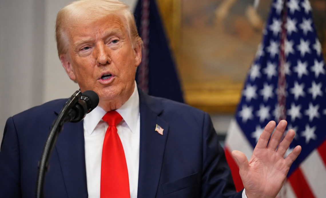 Trump Anuncia Acuerdo con Irán para la Re apertura del Estrecho de Ormuz, Prometiendo Estabilidad Regional