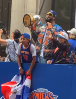 Karl-Anthony Towns Honra a República Dominicana en el Desfile de Campeones de los Knicks