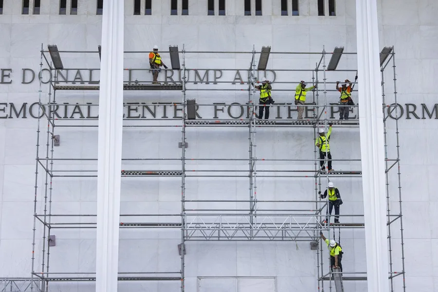 El Centro Kennedy Elimina la Denominación de Trump de su Edificio