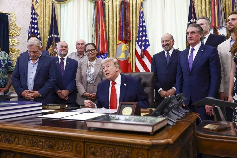 Trump Propone a Fiscal de Nueva York Jay Clayton para Liderar Inteligencia Nacional, Tras Retirar a Bill Pulte
