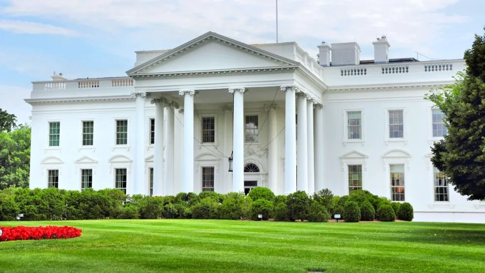 El Escándalo Epstein Generó Crisis en la Casa Blanca y División en el Trumpismo, Según Exclusiva del NYT
