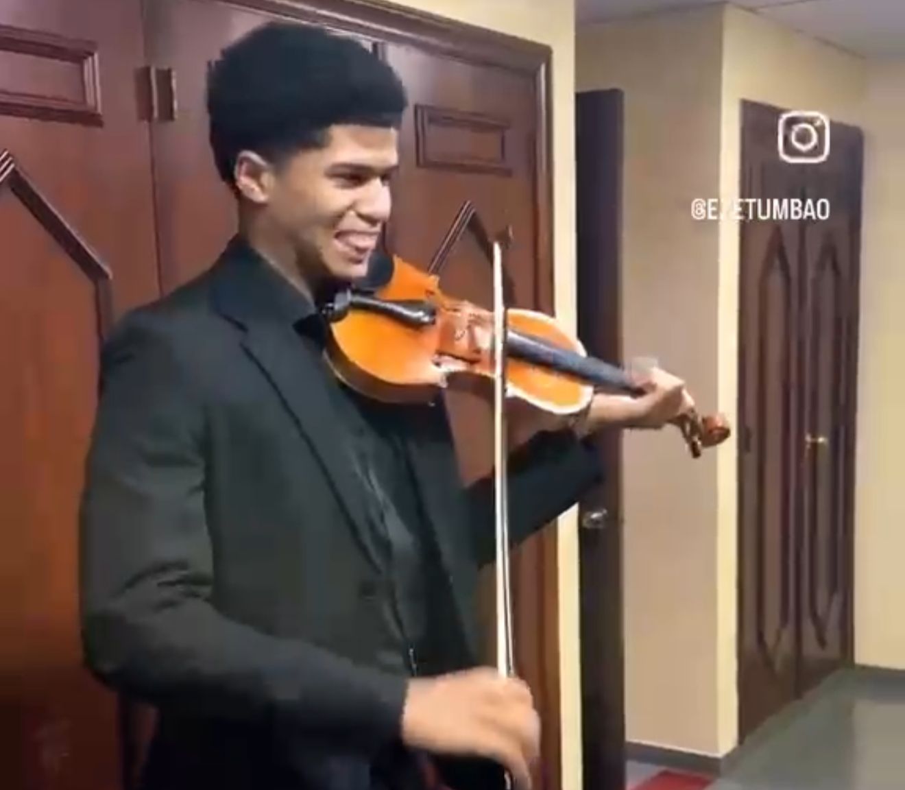 Video Viral: Jóvenes Músicos Conquistan Internet con un ''Teteo Sinfónico''
