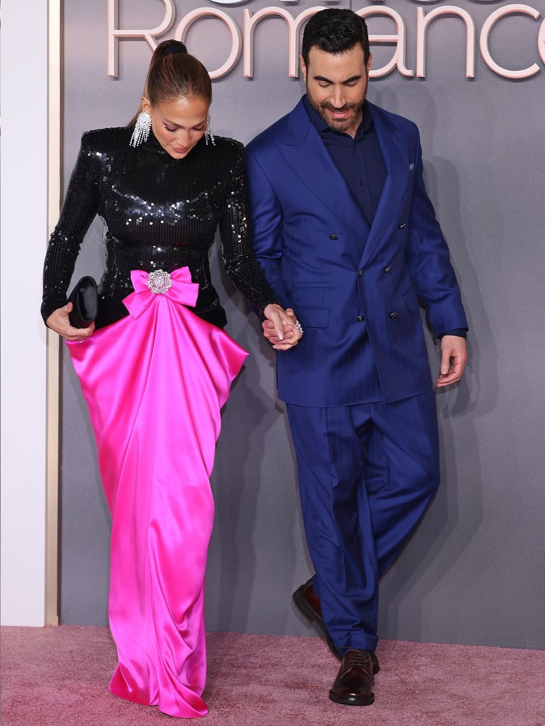 Crece la Especulación sobre un Romance entre JLo y su Co-estrella en ''Office Romance''