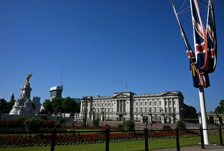 El Rey Carlos III Opta por No Residir en el Palacio de Buckingham Pese a Costosa Renovación