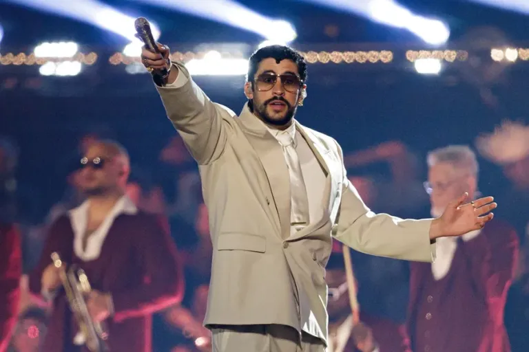 Discográfica de Bad Bunny Obsequia Entradas de Conciertos a Jueza del Tribunal Supremo de EE. UU.